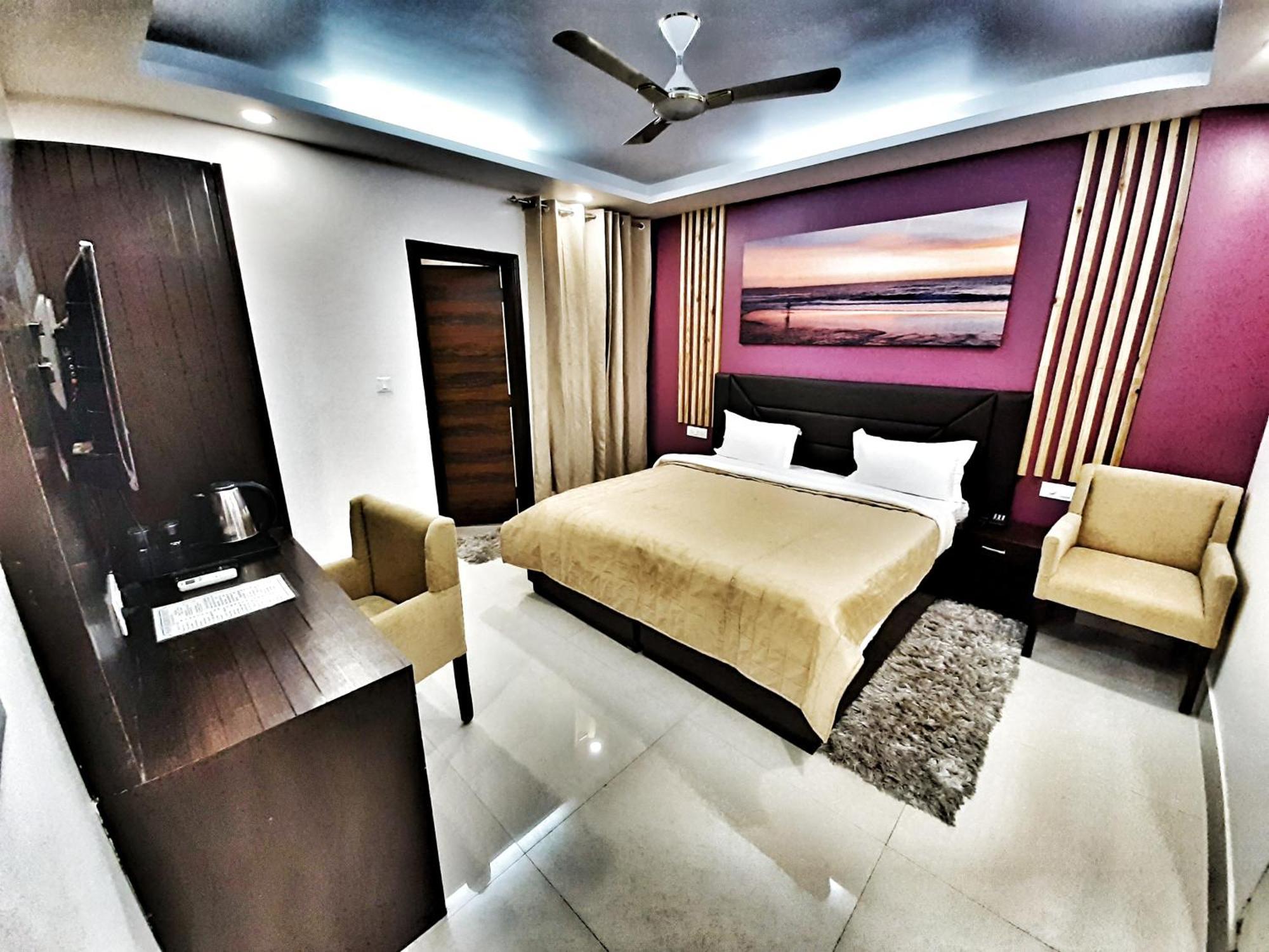 Hotel Delhi Aerocity, Nh 48 Нью-Дели Экстерьер фото