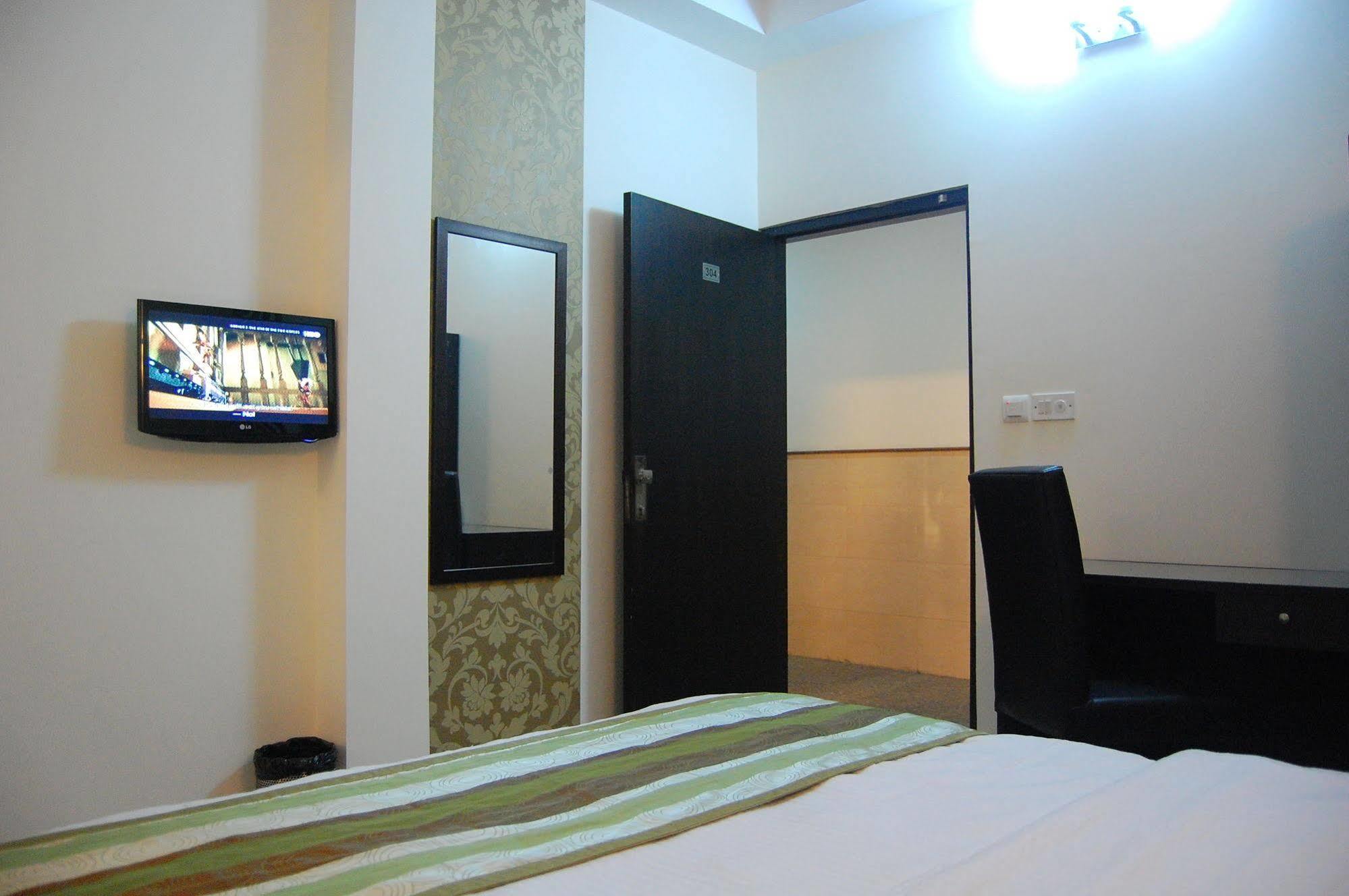 Hotel Delhi Aerocity, Nh 48 Нью-Дели Экстерьер фото