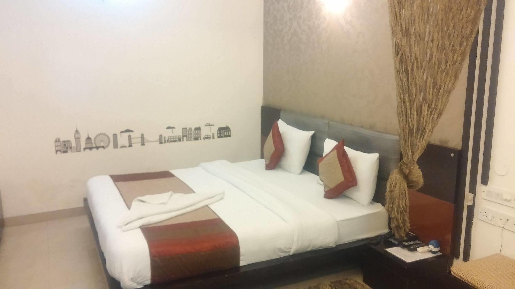 Hotel Delhi Aerocity, Nh 48 Нью-Дели Экстерьер фото