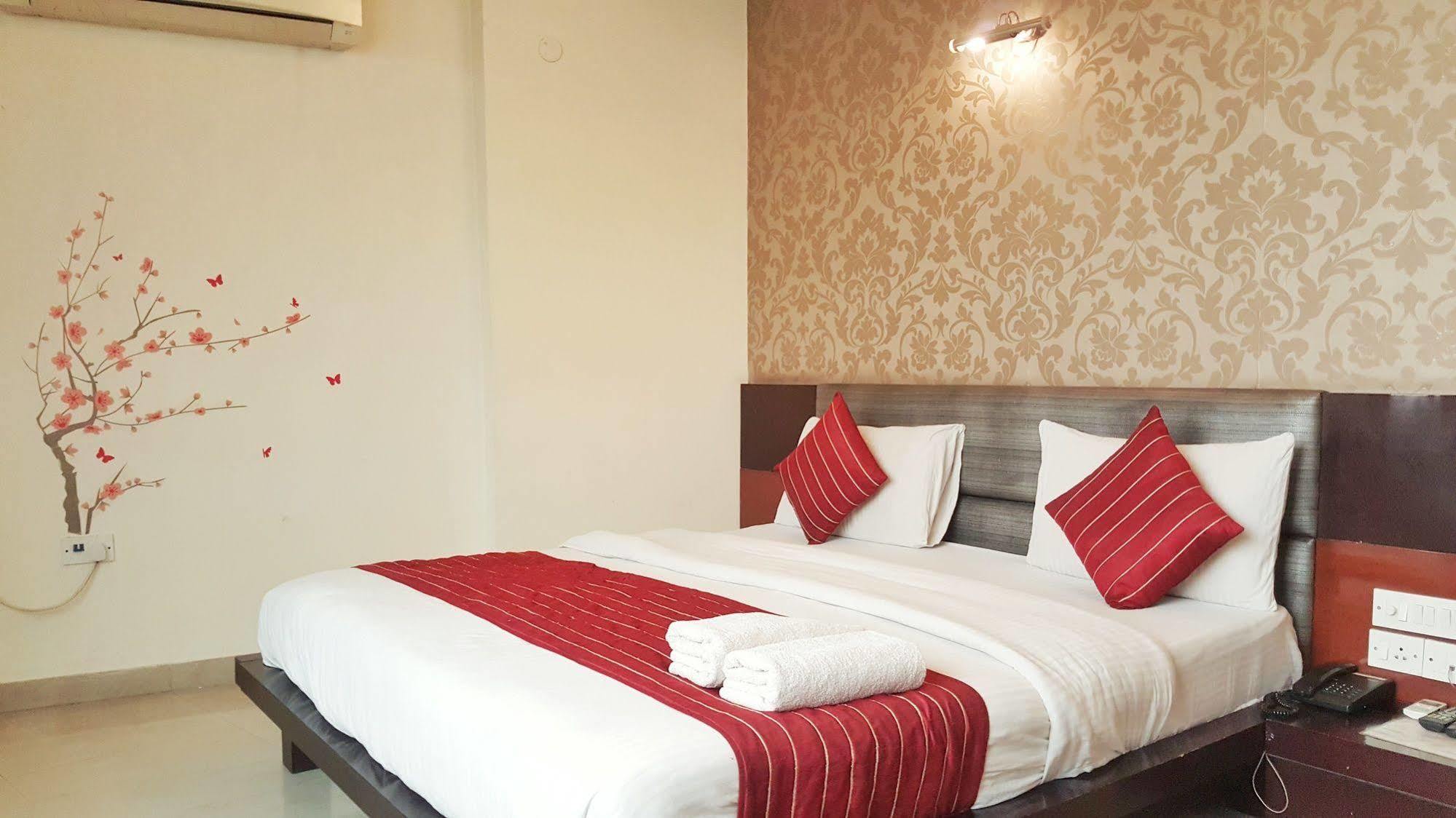 Hotel Delhi Aerocity, Nh 48 Нью-Дели Экстерьер фото